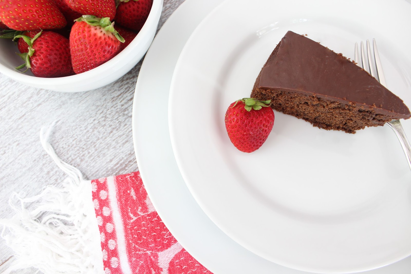 A Simple & Delicious Chocolate Cake With Ganache Recipe