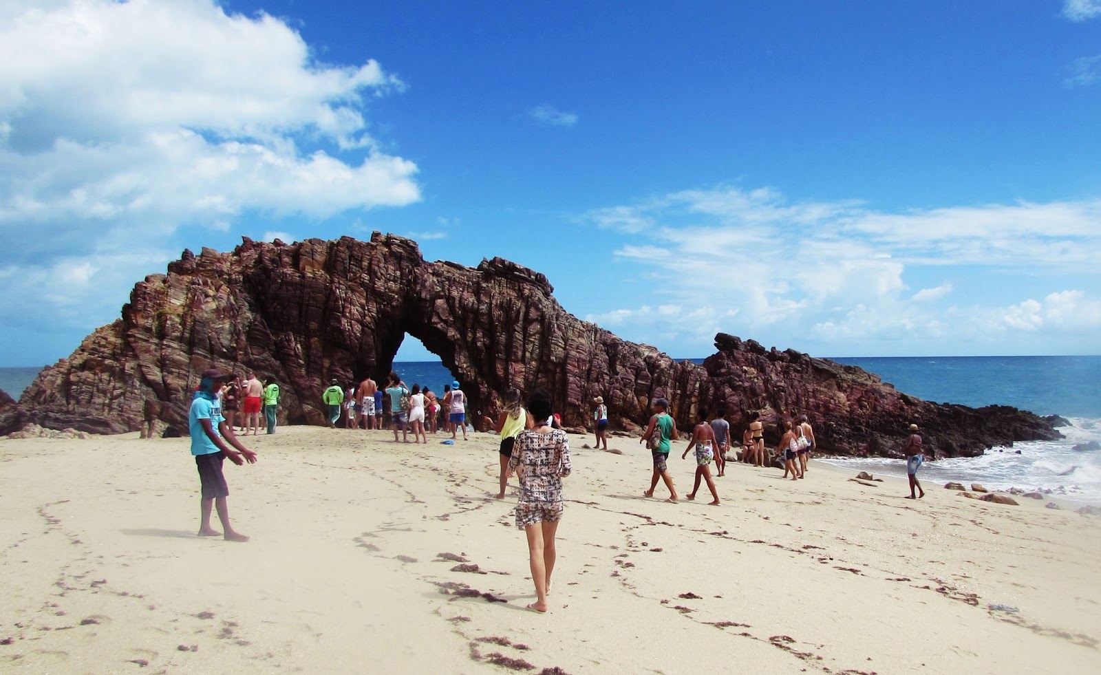 Tem que ir Principal passeio em Jericoacoara Lagoa do Paraíso, Pedra Furada, Arvore da