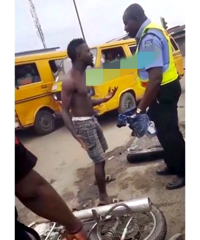 Serious Fight Between Policeman And Lagos Okada Man Over N200 Bribe