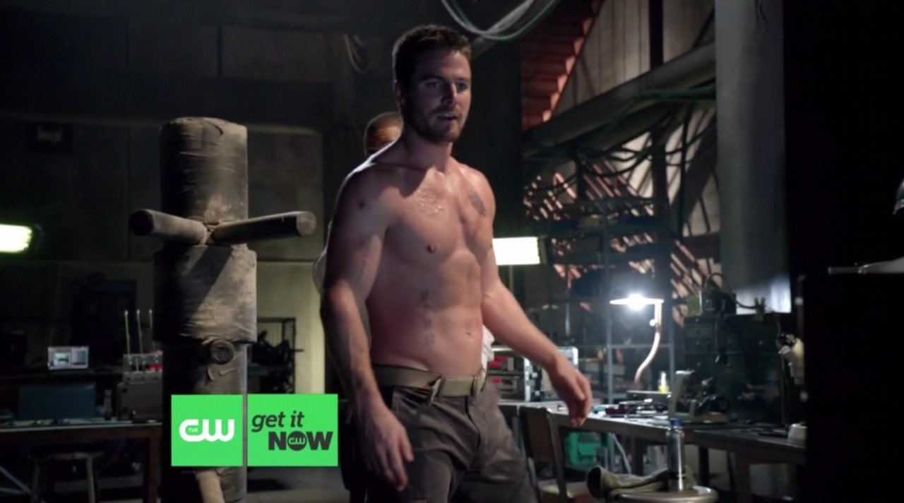 Stephen Amell Shirtless in Arrow Episode 1x07.