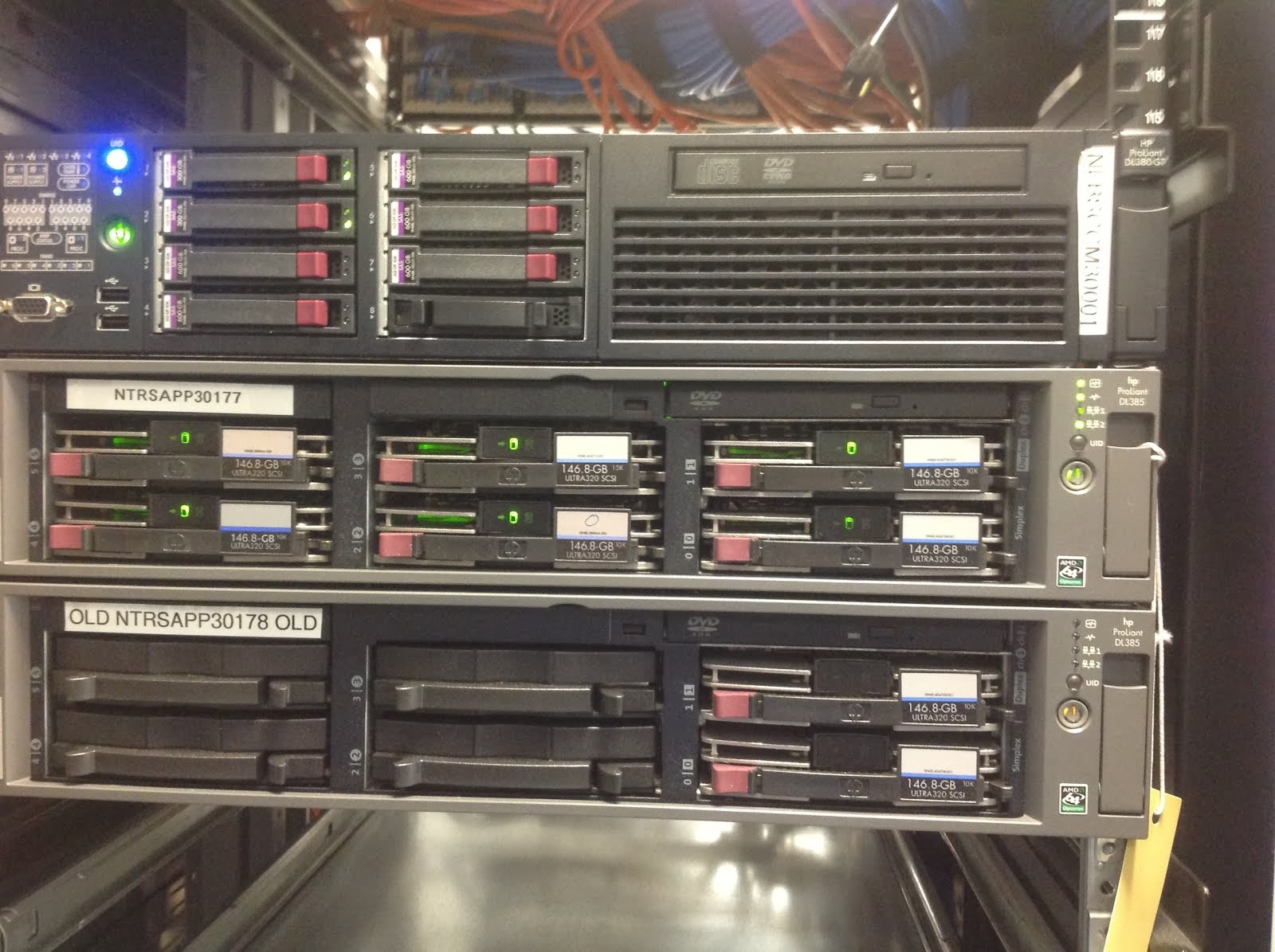 Network Advisor HP Proliant Server stacked in Rack