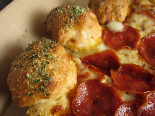 Review Pizza Hut Stuffed Garlic Knots Pizza Brand Eating