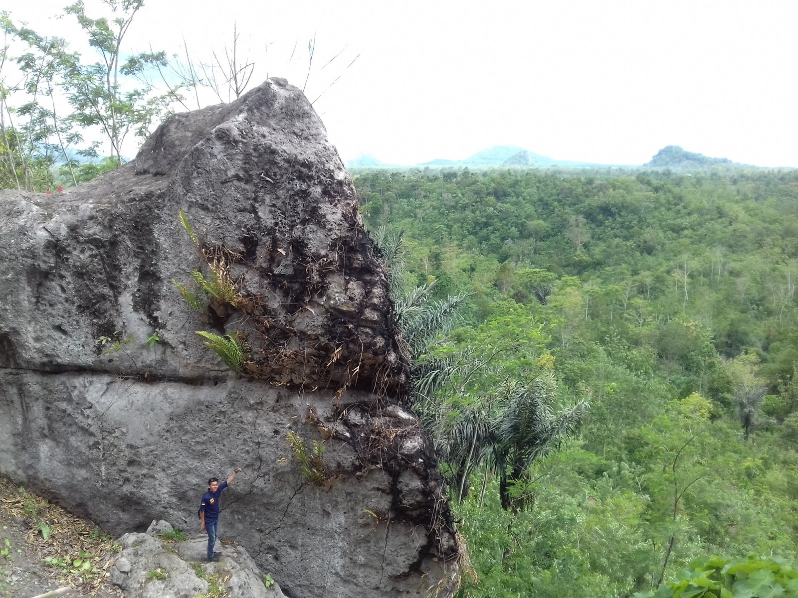 Melihat Indahnya Potensi Wisata Puncak Batu Kapal Pekon Way Melihat Indahnya Potensi Wisata Puncak Batu Kapal Pekon Way