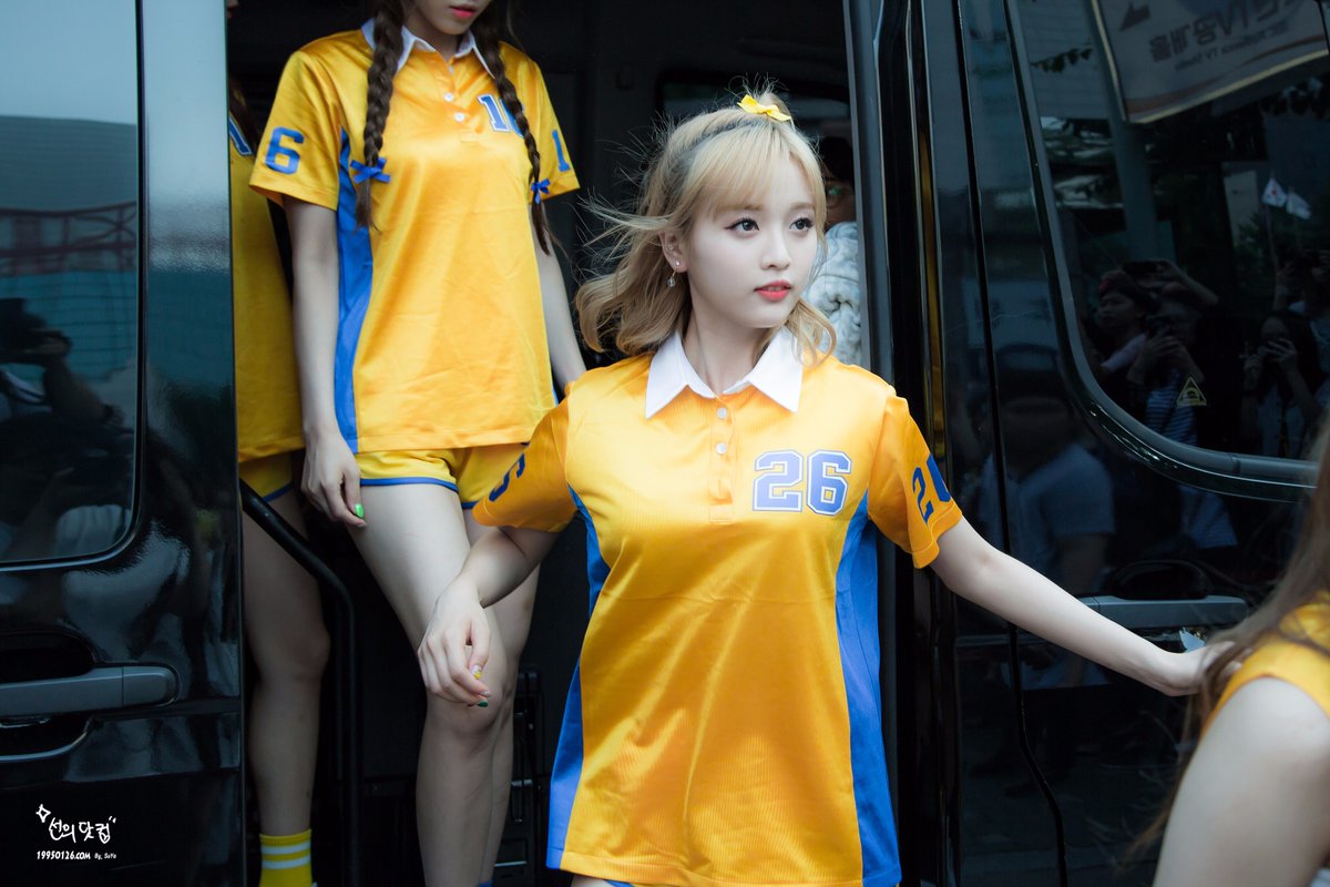 우주소녀 보나의 무표정 쌈싸주기.jpg | 인스티즈