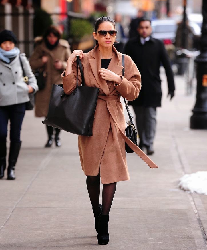 Chidinma Inspirations Ladies, 10 Different Ways To Carry/Hold Your Bag