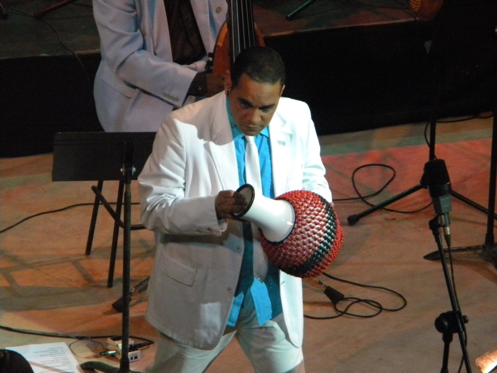 NOTICIAS Y EFEMERIDES MUSICALES Y DEL CINE ORLANDO MARACA VALLE, UN 05