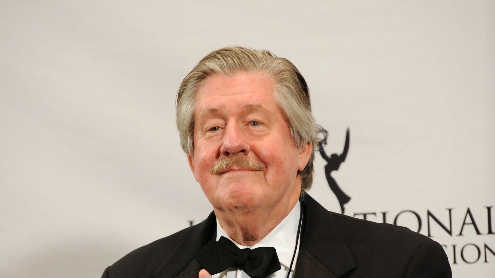 Split Screen Obituário Edward Herrmann