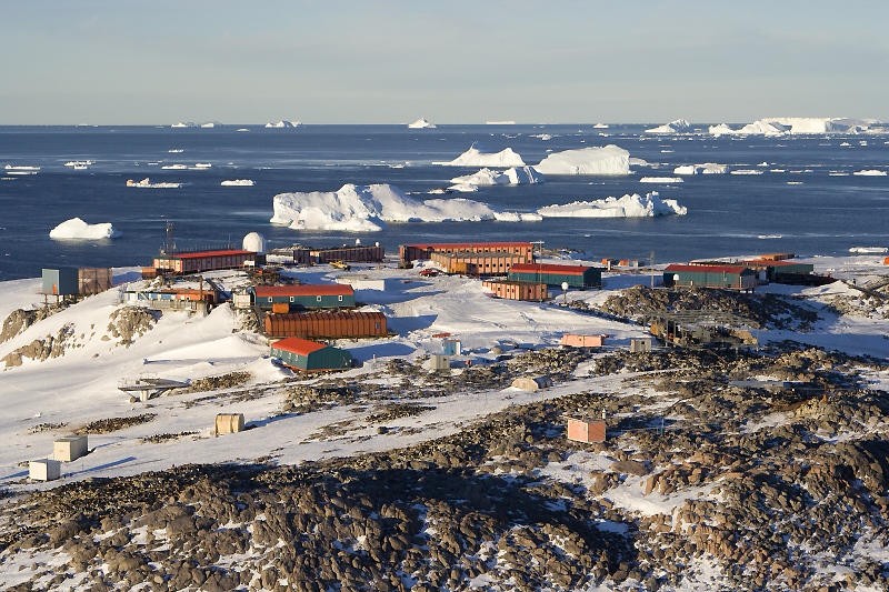 Ultima Thule: Antarctic base "Dumont d'Urville" - a bit of Europe at 66