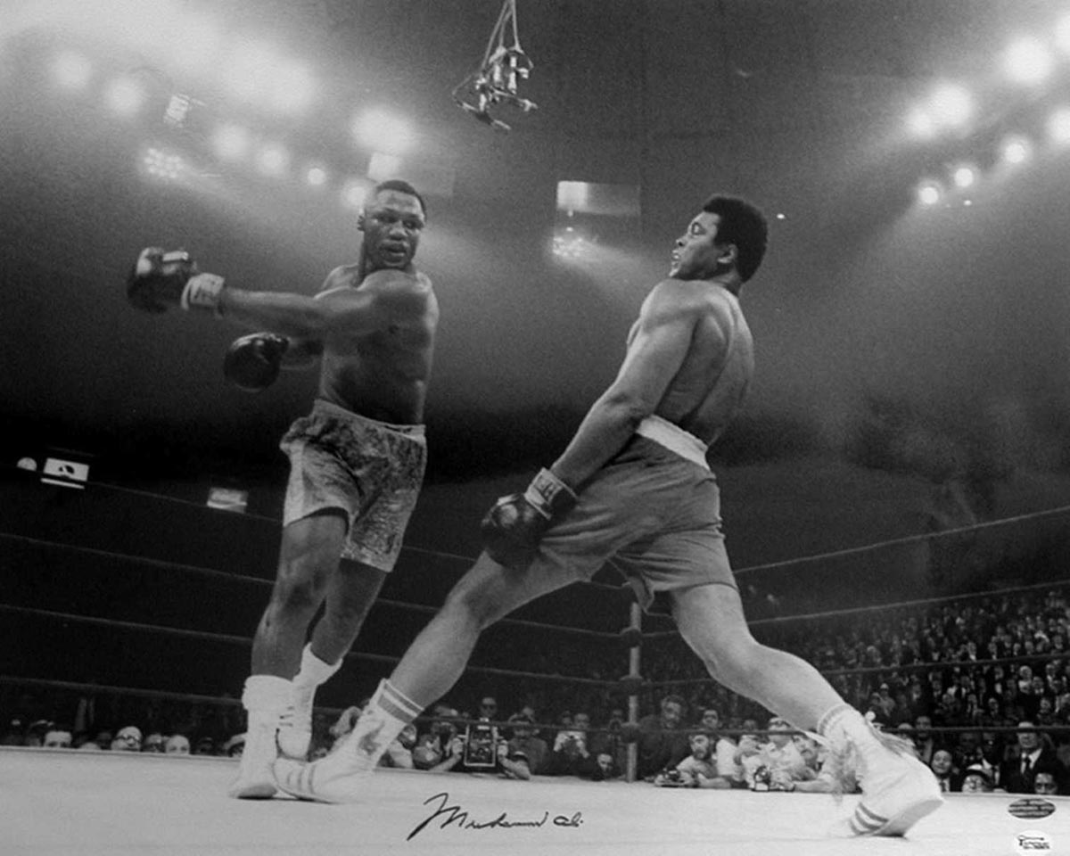 Muhammad+Ali+vs.+Joe+Frazier+in+Fight+of+the+Century%2C+Madison+Square+Garden+in+New+York+City%2C+New+York%2C+1971.jpg