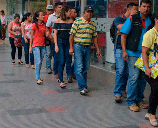 ¡EL NUEVO NEGOCIO! Venezolanos compran dólares Dicom y los cambian en Cúcuta