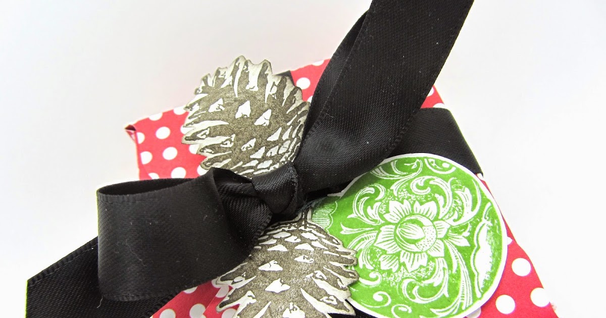 PinkBlingCrafter A Christmas Gift Box with the Punch Board