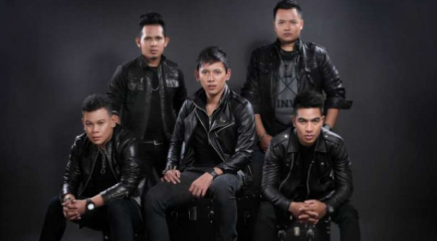Lirik Lagu Aku Mohon Sayangilah : Lirik Lagu Mahesa - Sayangi Aku