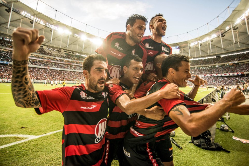 Esporte Clube Vitória Eternamente Bahia 1 x 5 Vitória Campeonato Baiano de 2013 Esporte Clube Vitória Eternamente Bahia 1 x 5 Vitória Campeonato Baiano de 2013