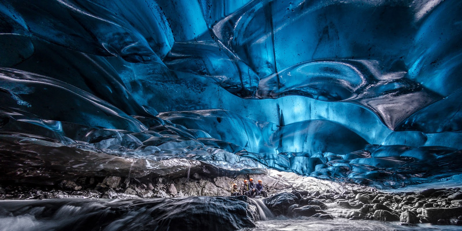 Descubre TU MUNDO La cueva azul de hielo un hermoso lugar de