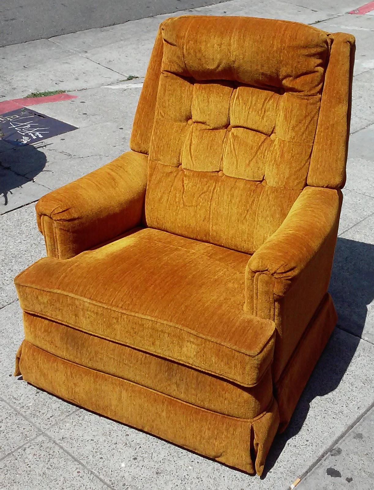 UHURU FURNITURE & COLLECTIBLES SOLD **BARGAIN BUY** 18440 Vintage