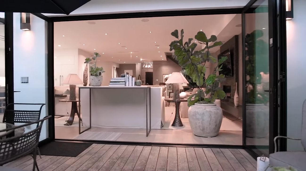 20 Photos vs. 6141 5th Street | Beverly Grove - Luxury Home & Interior Design Video Tour 20 Photos vs. 6141 5th Street | Beverly Grove - Luxury Home & Interior Design Video Tour