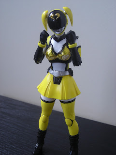 SH Figuarts Akiba Yellow 01