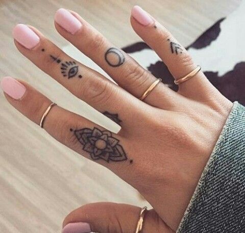 Tatuajes pequeños para dedos
