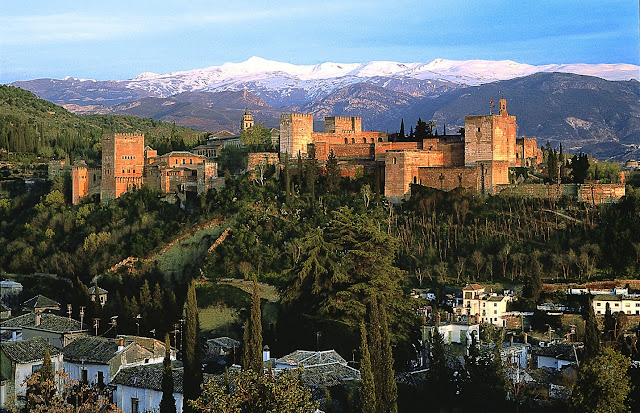 Vistas de la Alhambra y Sierra Nevada en Granada