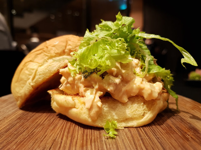 food blogger dubai volt kitchen lobster slider burger