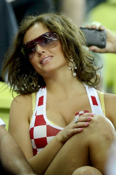 WM Brasilien 2014: sexy heissen Mädchen-Fußball-Fan, schöne Frau Unterstützer der Welt. Ziemlich Amateur girls, Bilder und Fotos Croacia hrvatska croatia