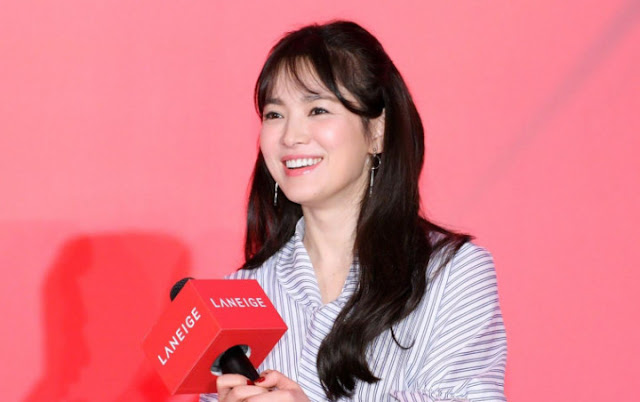 Song Hye Kyo was praised more beautiful than the goddess after a thigh paw pose in a magazine Recently, Song Hye Kyo Underwent a Photo Shoot and Interview with Harper Bazaar Magazine Where The Wife of Song Joong Ki's Actor Appears Beautiful with a Feminine Style.