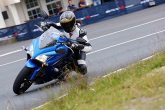 Spesifikasi Motorsport SUZUKI GSX-S1000F Spesifikasi Motorsport SUZUKI GSX-S1000F