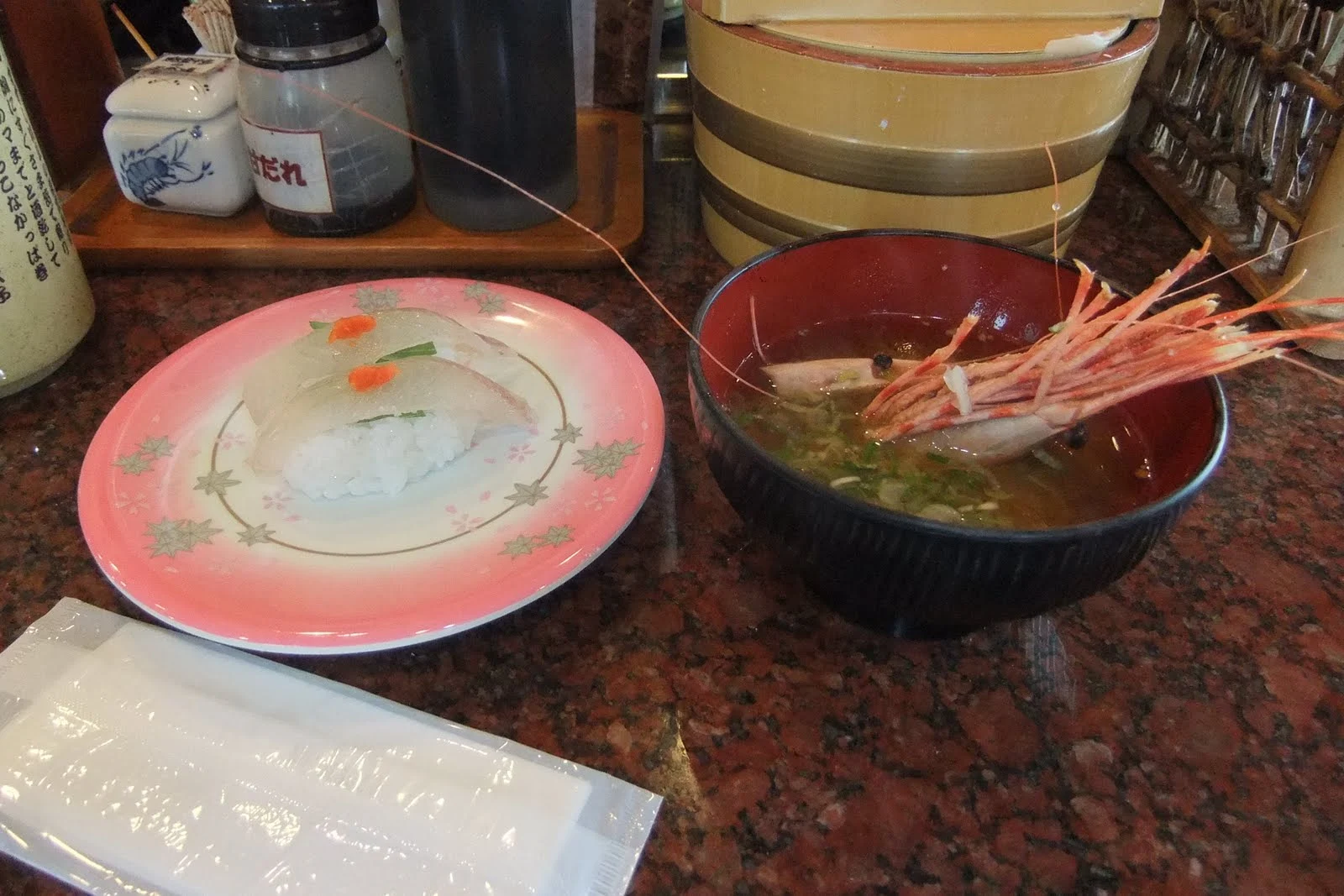 sushi-with-shrimp-misosoup　お寿司とエビの味噌汁
