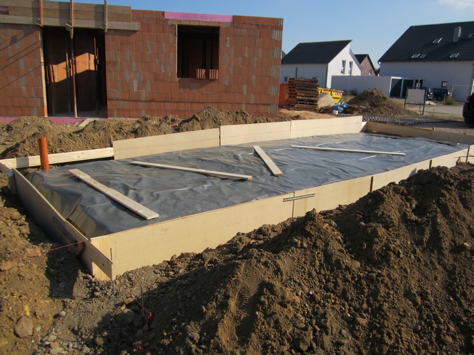 Unser Hausbau: Garage in Eigenleistung: Fundament/Bodenplatte-Tag 2