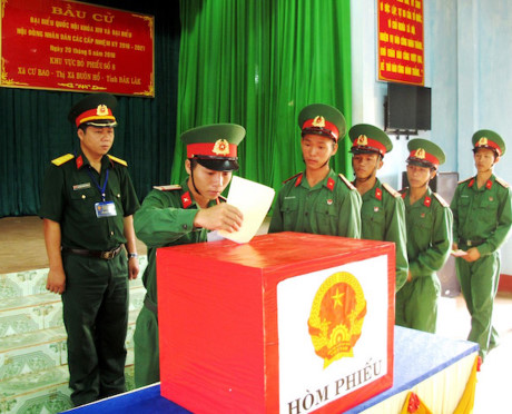 Đắk Lắk: Hơn 2000 cử tri Trung đoàn 95 bầu cử sớm - Ảnh 1 Dak Lak: Hon 2000 cu tri Trung doan 95 bau cu som - Anh 1