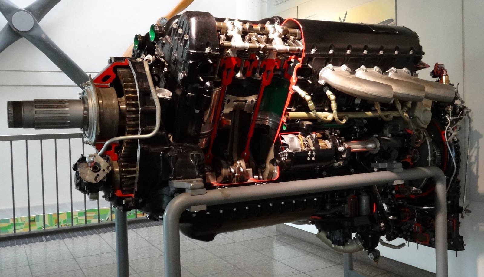 Plastic Models on the Internet: Engine walkaround vol.13: Packard V1650 ...