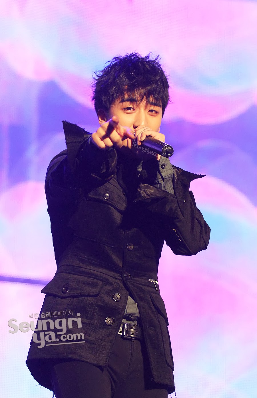 http://2.bp.blogspot.com/-NPUALxfnMNY/TvKHlYiSK_I/AAAAAAAAO1w/W_ZSeKaXS3s/s1600/Seungri_005.jpg