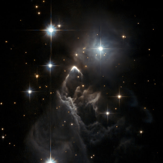 Hubble luckily spies the strange Nebula IRAS 05437+2502
