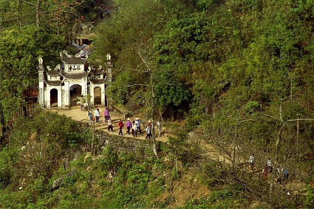 Các di tích thắng cảnh chùa Hương