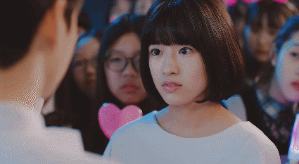아이즈원 안유진 - 차은우 키스신.GIF