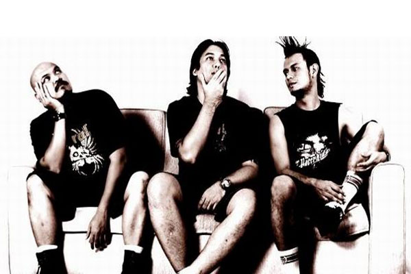 Netral Terbang Tenggelam Chord Kunci Gitar Dan Lirik Lagu Chord Gitar Online