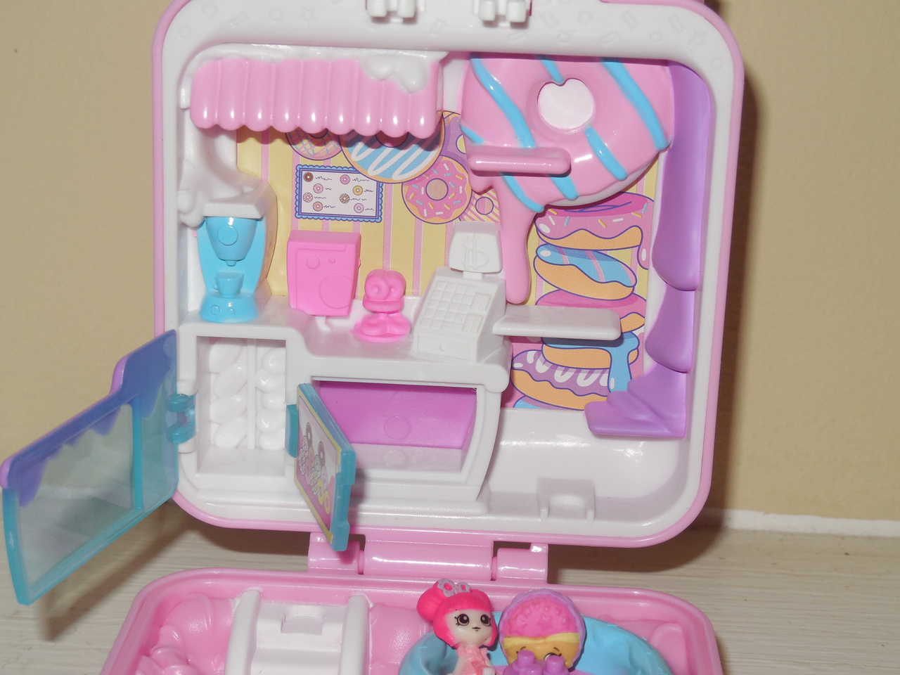 shopkins lil secrets donut shop