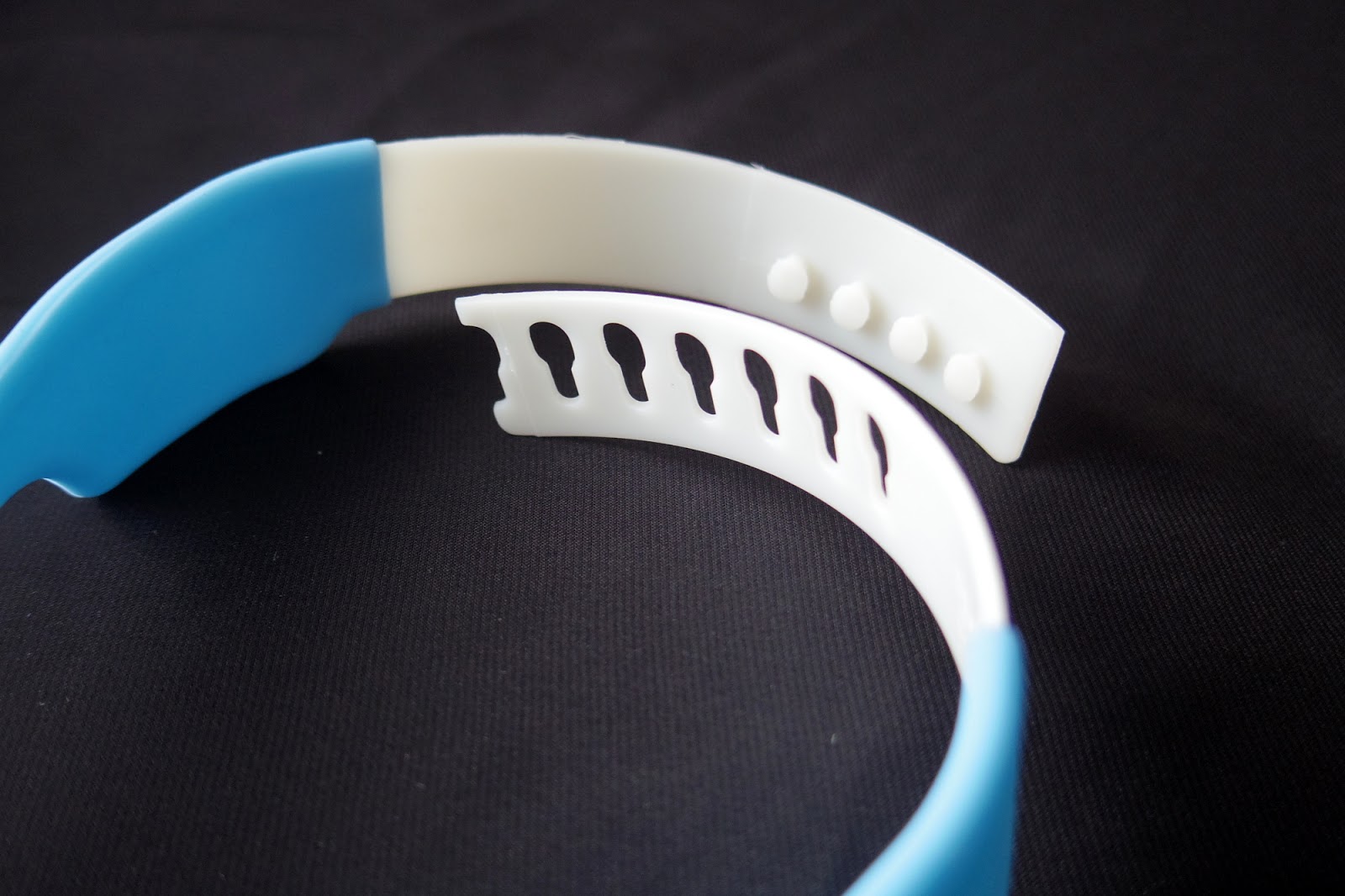 Slick Collarのカラーキーパーは襟全体の型崩れを防ぐ