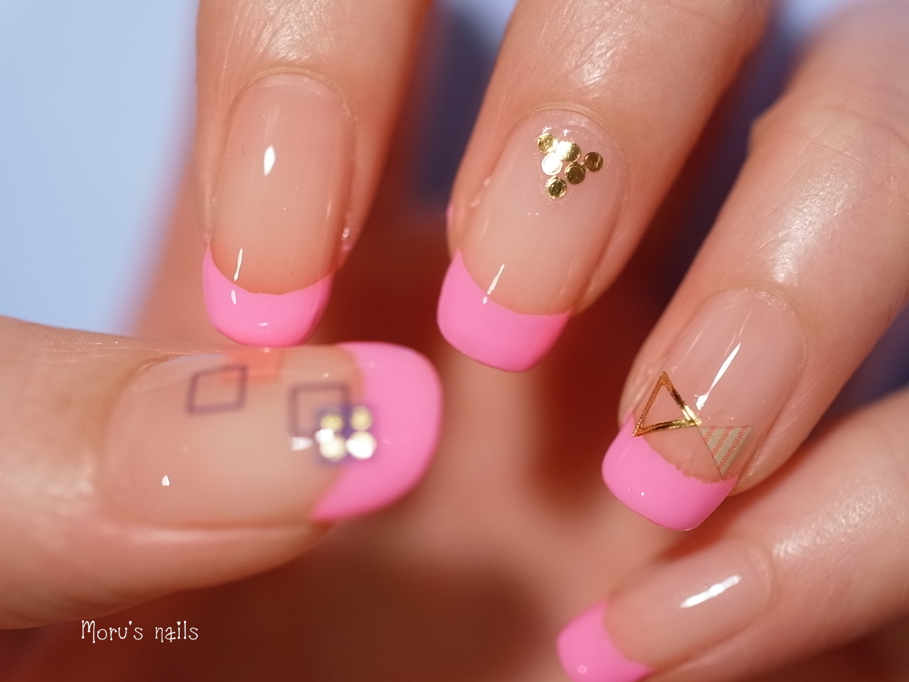 Moru's nails ネオンピンクでフレンチネイル