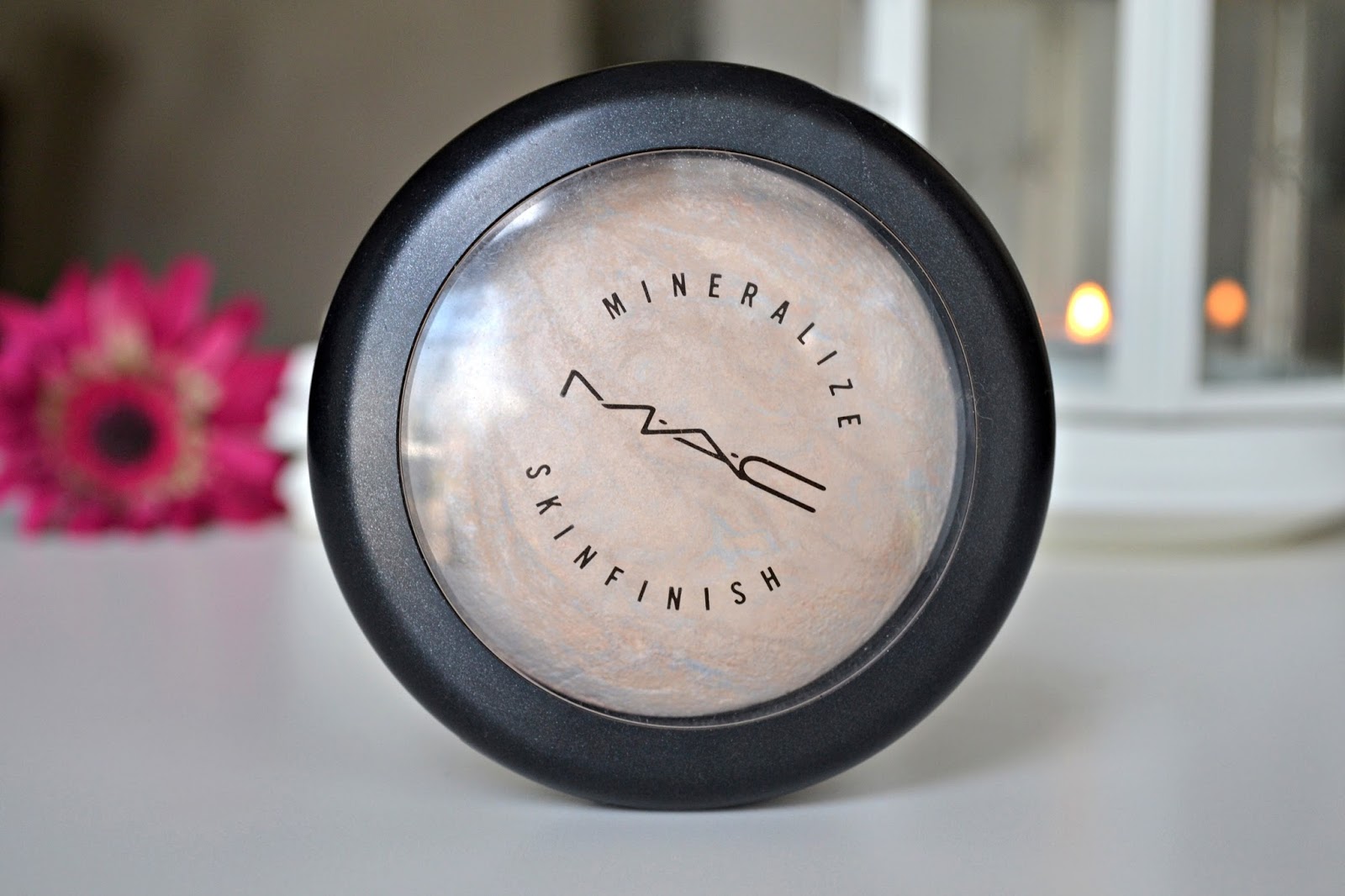 Mac Lightscapade The Perfect Highlighter for Pale Skin Beautiful Solutions