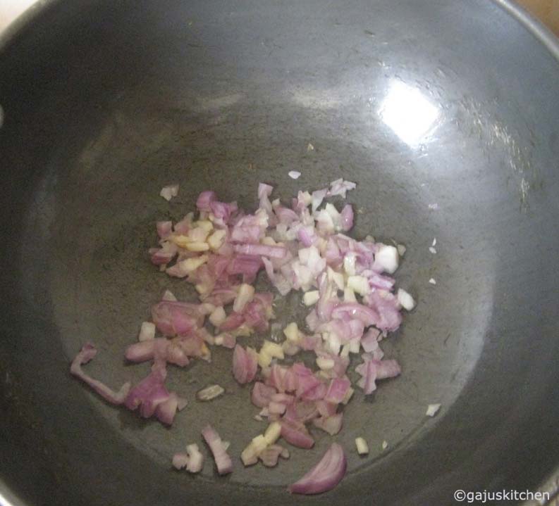 sauting garlic and small onion