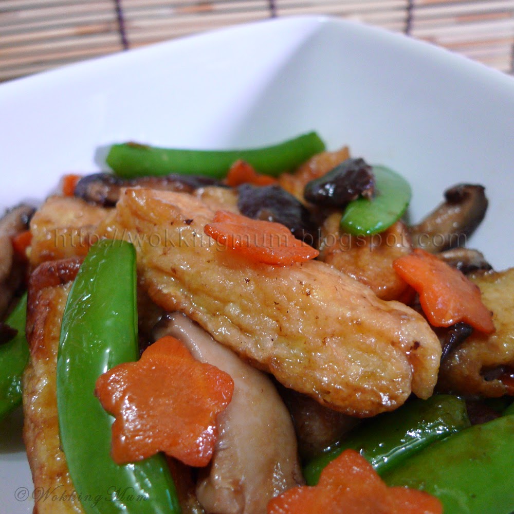 Let's get Wokking! Fish Tofu with Assorted Veggies 鱼肉豆腐炒什菜 Singapore
