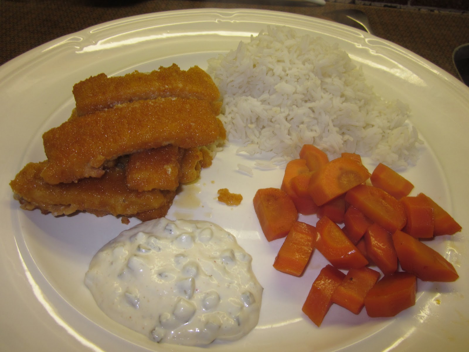 Wat eet ik vandaag?: Vissticks met saus, wortels en rijst