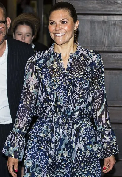 Crown Princess Victoria wore Zadig & Voltaire floral print dress, and Rizzo pumps. Belgian writer Bart Moeyaert.von ALMA award