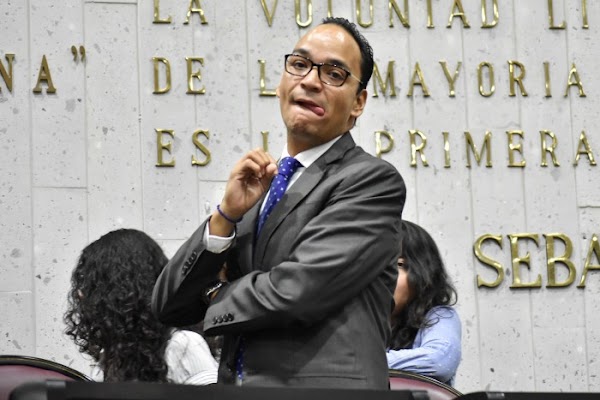 Diputado panista compara las peleas de gallos con el aborto (VIDEO) Diputado panista compara las peleas de gallos con el aborto (VIDEO)