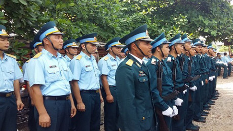 Xuc dong canh que huong don liet sy Tran Quang Khai tro ve - Anh 5