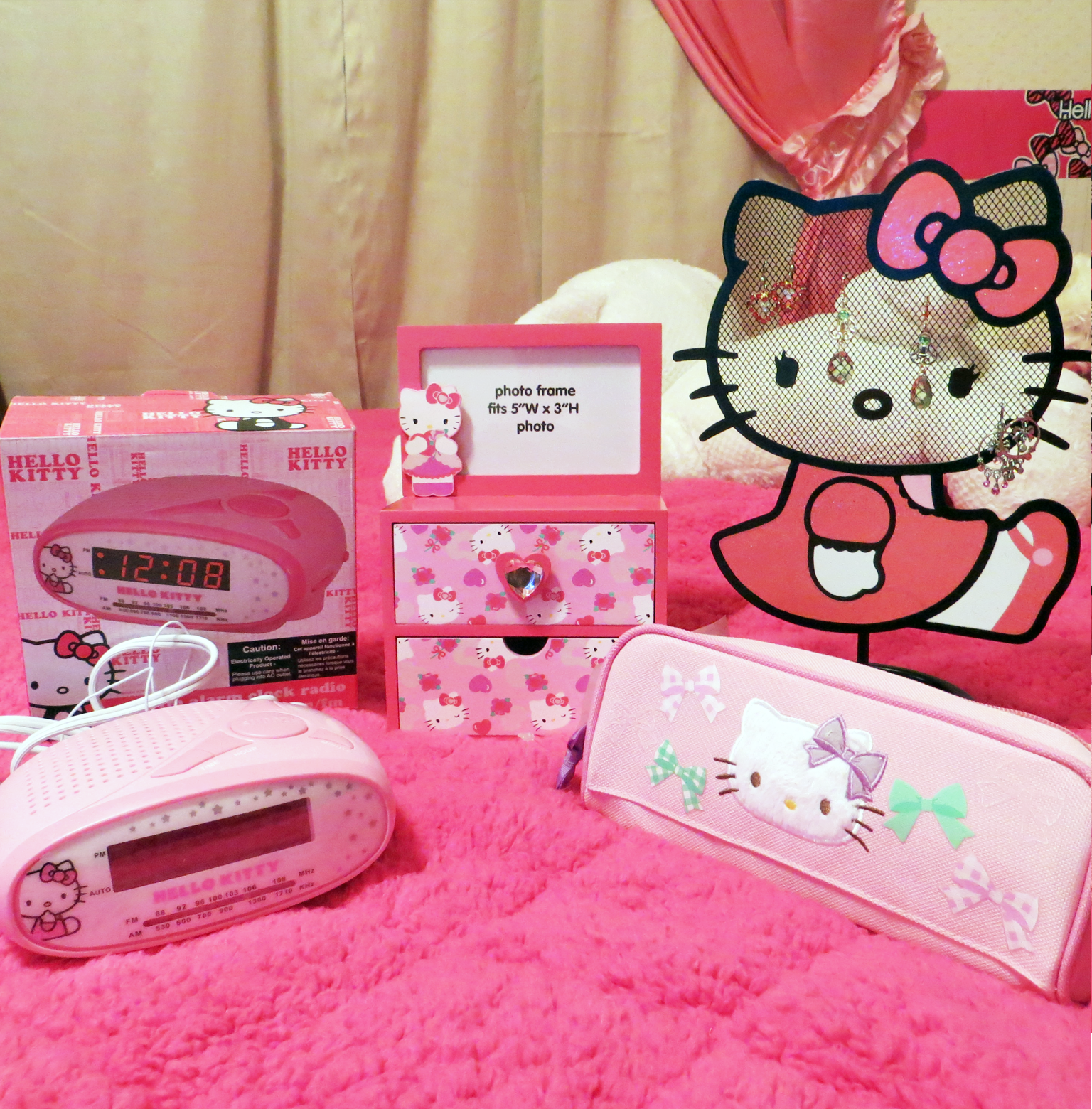 Okashi Yummy: Hello Kitty and pink presents *w*!