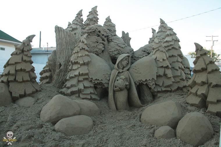 His work is so smooth and refined that you almost forget that what you're looking at is sand, instead of wood or marble. - His Sand Sculptures Are Freakishly Brilliant… How Is This Even Possible?
