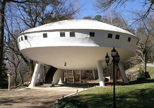 20 Desain Rumah Aneh Dunia Ufo Berwarna Putih Terletak Chattanooga