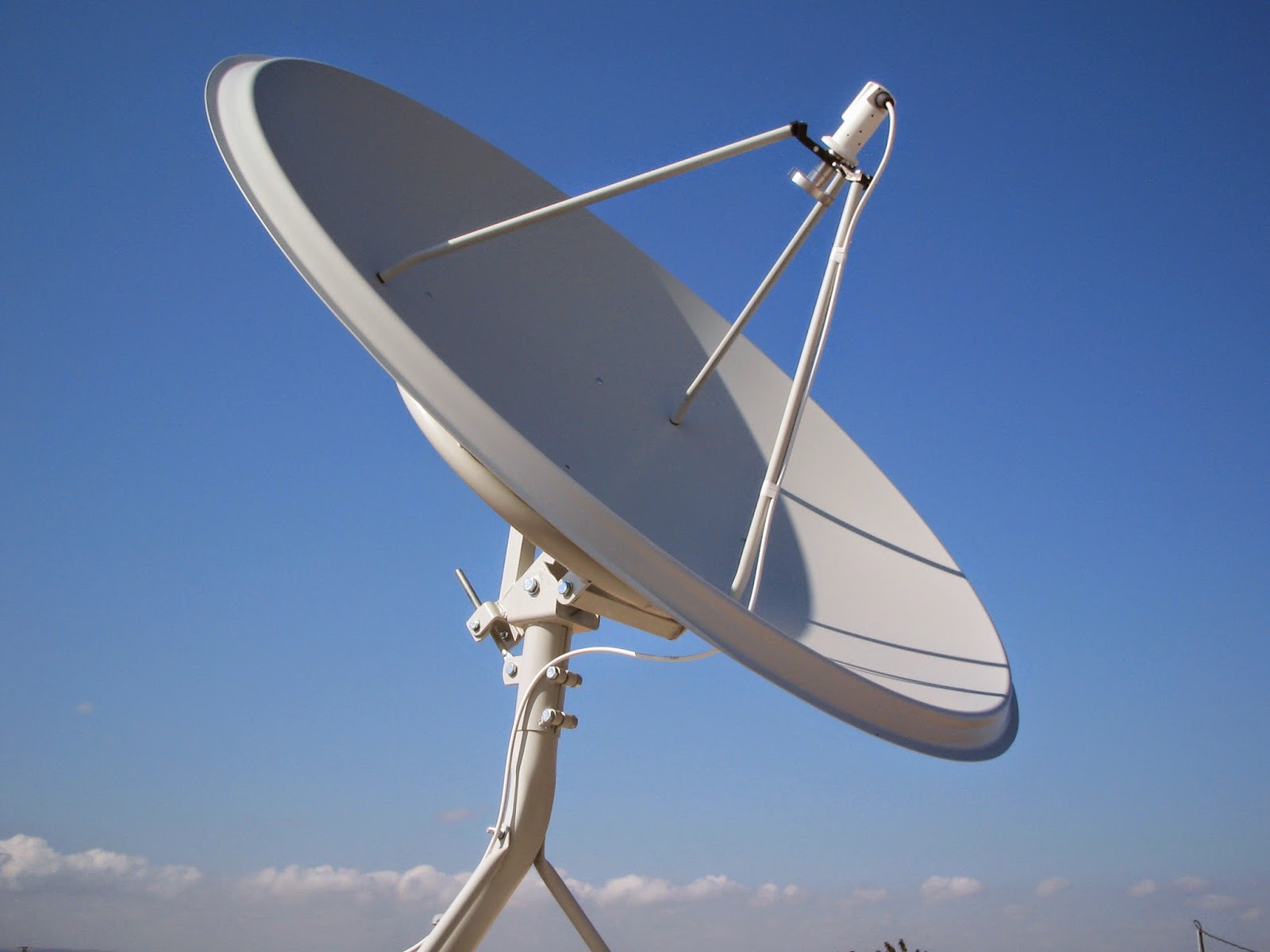 Peak TV Aerial systems Tel07762750715 The classic primary focus dish